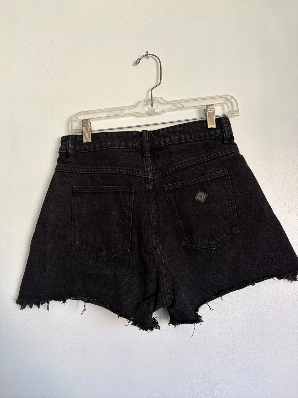 Abrand Black 95 Mid Baggy Short Cara